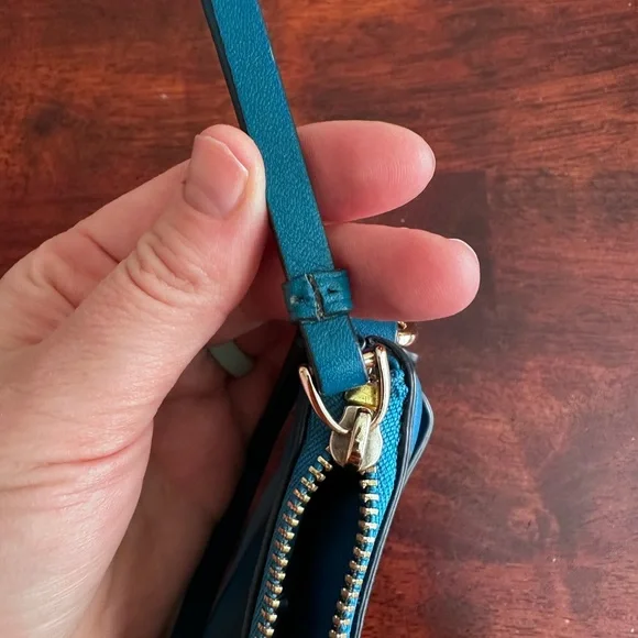 Teal Coach East West Maddison Crossbody Bag EUC - Picture 8 of 10